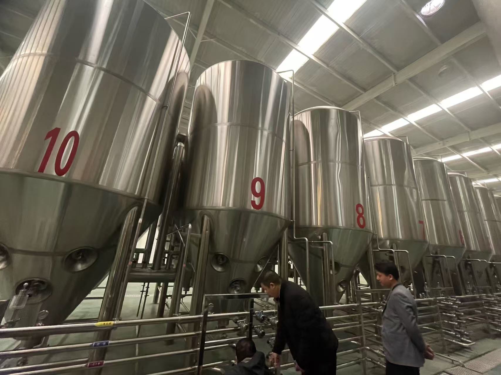 东宝精酿啤酒设备厂—平面布置、设备设计、制造、调试、培训等一条龙服务